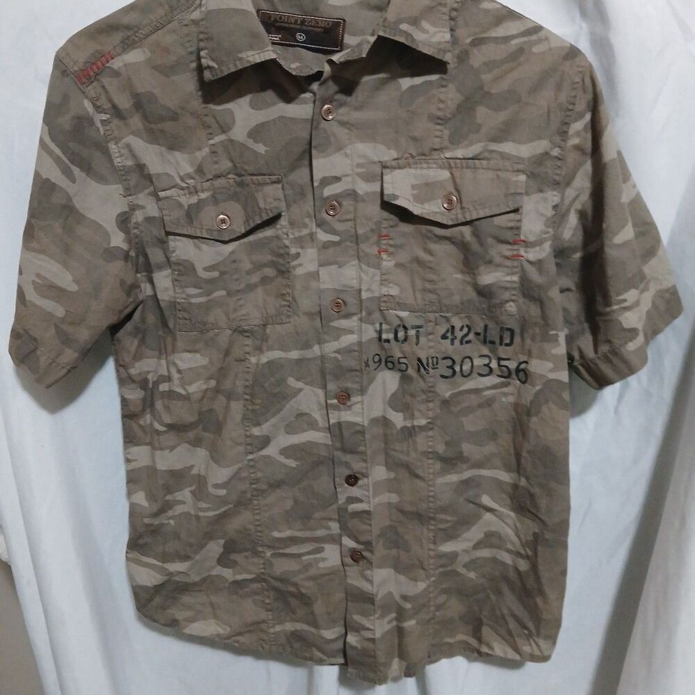 Point Zero Men's semi-fit Military Button Up Short Sleeved Shirt Size Med Camo